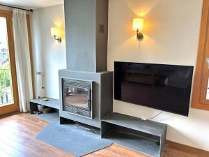 Dúplex amb encant al casc antic dEsterri i vistes úniques by RURAL DÀNEU