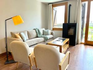 Dúplex amb encant al casc antic dEsterri i vistes úniques by RURAL DÀNEU