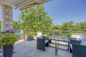 Sea Breeze Residence Mariella - Happy Rentals