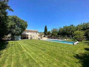 Maisons de vacances Grand Mas Provencal renove avec piscine-plage : photos des chambres