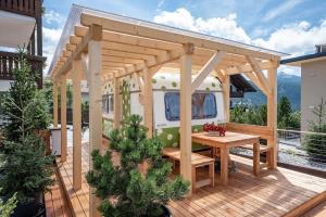 Mountain Caravan - Zirben Nestl