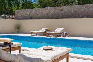 Unique Villa Pietra with heated private pool