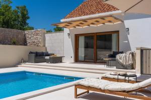 Unique Villa Pietra with heated private pool