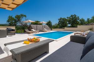 Unique Villa Pietra with heated private pool