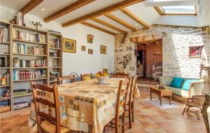 Maisons de vacances Awesome Home In Voulme With 2 Bedrooms : photos des chambres