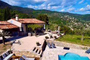 Villas Amazing Villa with panoramic view in Seillans. : photos des chambres