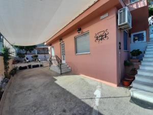 ΜΕ ΘΕΑ ΤΟ ΓΑΛΑΖΙΟ ΤΗΣ ΘΑΛΑΣΣΑΣ