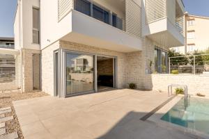 Luxury semidetached villa Smokva 1 - near the center and sea - by TRAVELER tourist agency Krk 