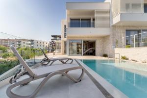 Luxury semidetached villa Smokva 1 - near the center and sea - by TRAVELER tourist agency Krk 