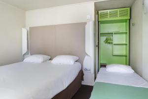 Hotels Campanile Morangis Orly : Chambre Double Nouvelle Génération avec Lit d'Appoint