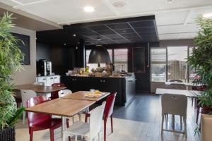 Hotels Campanile Morangis Orly : photos des chambres
