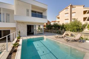 Luxury semi detached villa Smokva 2 - near center and sea - by TRAVELER tourist agency Krk 