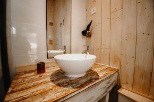 Chalets Le Cabanon dore* Suite SPA et nature : photos des chambres