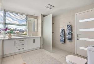 Horizon View Retreat by ReadyStay - Beach Views