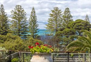 Horizon View Retreat by ReadyStay - Beach Views