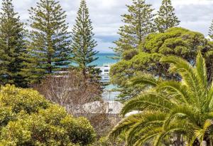 Horizon View Retreat by ReadyStay - Beach Views