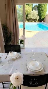 Maisons de vacances Maison 70m2 privatisee Provence avec piscine & jardin : photos des chambres
