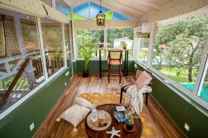 ELIVAAS 5 BHK with Pvt Pool, Entertainment Room & Glass House - Bludoor