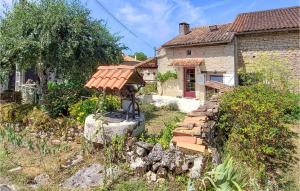 Maisons de vacances Awesome Home In Voulme With 2 Bedrooms : photos des chambres