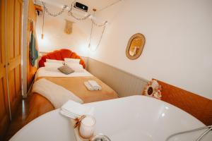 Coquillages et crustacés, Netflix baignoire îlot chez Ivona Vacances