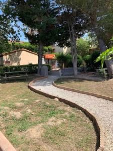 Appartements Appartement Cosy Tout Confort PARKING AC WIFI LINEN GARDEN INCLUDED complex access extra : photos des chambres