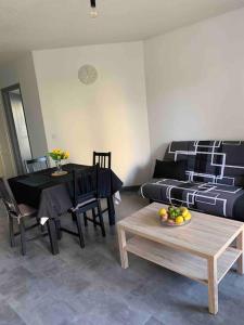 Appartements Appartement Cosy Tout Confort PARKING AC WIFI LINEN GARDEN INCLUDED complex access extra : photos des chambres