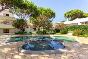 Host Wise - Fresh Sunny Flat with Pool & Terrace