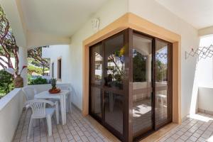 Host Wise - Fresh Sunny Flat with Pool & Terrace