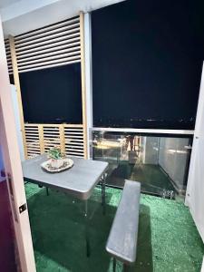 Aesthetic One Bedroom Beside SM w Pool, Wifi and Netflix