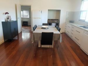 Leisurely Manor - spacious three bedroom home in Fremantle
