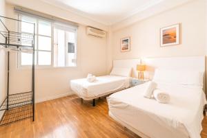 Apartamento Premium junto a la Catedral de Malaga - 3 Habitaciones, Ideal para Familias y Grupos