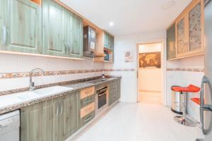 Apartamento Premium junto a la Catedral de Malaga - 3 Habitaciones, Ideal para Familias y Grupos