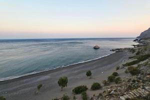 Amazing seafront house with private beach