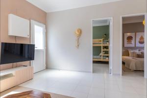 Lovely Beach House in Aroeira by LovelyStay