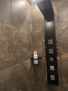 1 Habitación con ducha hidromasaje privado frente a la piscina, No es la casa completa y es rural