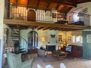 Greek Tuscany Vasiliki's Home - 拉卡