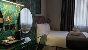 Hotel 105