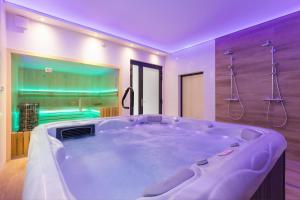 Lux Holiday House Posejdon with Jacuzzi & Sauna by Renters Prestige