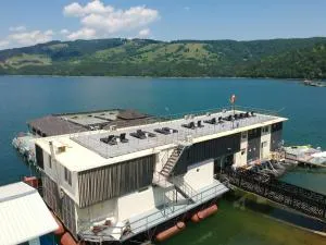 Hotel Plutitor Lebăda - Ardeluţa