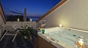 Junior Suite with Jacuzzi and Sea Views room in Hotel San Paolo