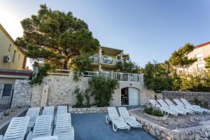 Apartments Krstičević