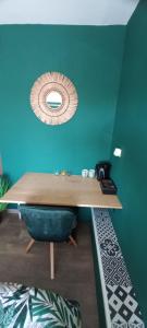 Chambre indépendante piscine en saison petit déjeuner inclus