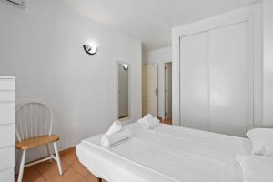 Family apartment w pool by Costarentals - Ref 225