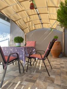 Maria & Zachos House