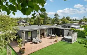 Awesome Home In Grenaa With Kitchen - Fuglsang