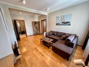 LOCATION ! LOCATION ! LOCATION ! City Garden View Oak apartment