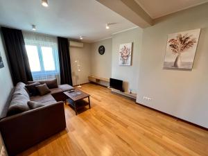 LOCATION ! LOCATION ! LOCATION ! City Garden View Oak apartment