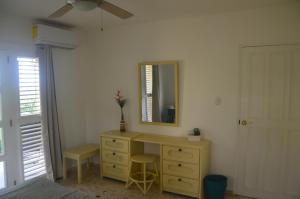 Ocean view one bedroom Trade Winds