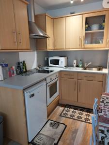 Studio capacite 2 personnes quartier corniche a quelques pas des plages et petit centre ville