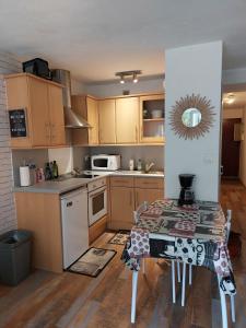 Studio capacite 2 personnes quartier corniche a quelques pas des plages et petit centre ville